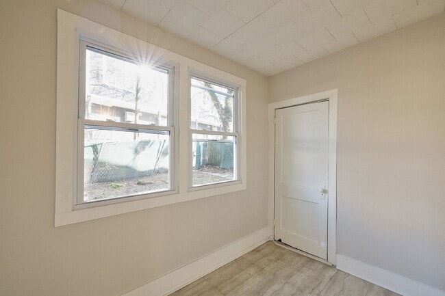 Building Photo - Great 4 Bedroom in 16th st Heights