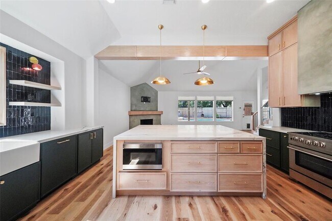 Building Photo - 6818 Amber Pine Ct