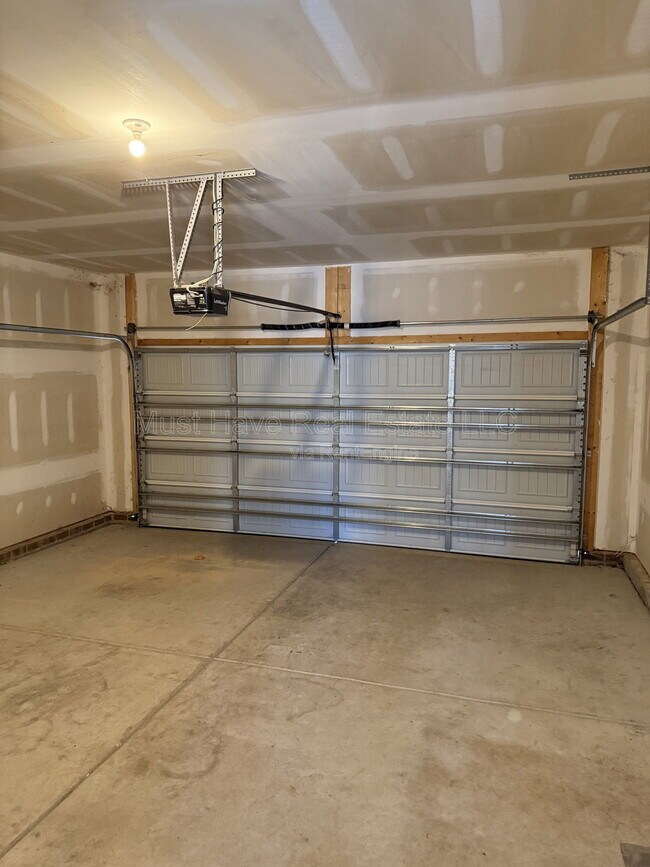 Building Photo - 4814 Stone Dr