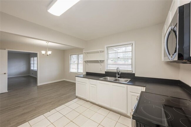 Building Photo - 2058 River Rd