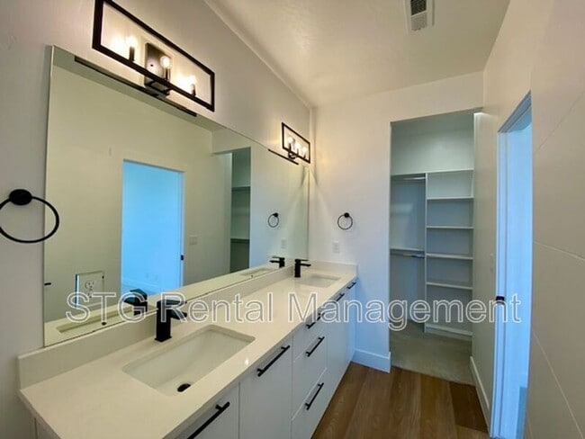 Building Photo - 152 S Desert Saguaro Ln