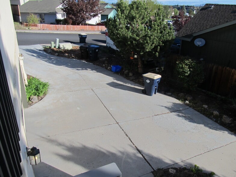 Building Photo - 2140 SW 35th Pl