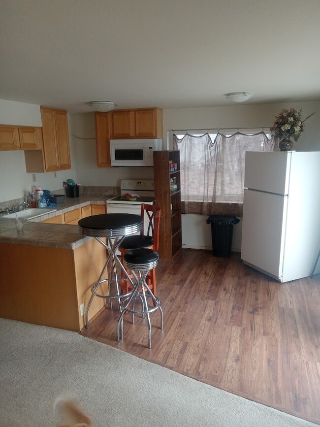 Building Photo - 13415 S Hills Dr