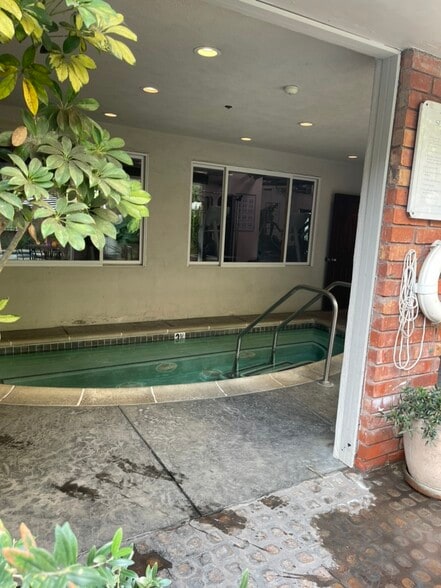 Jacuzzi - 1440 Veteran Ave