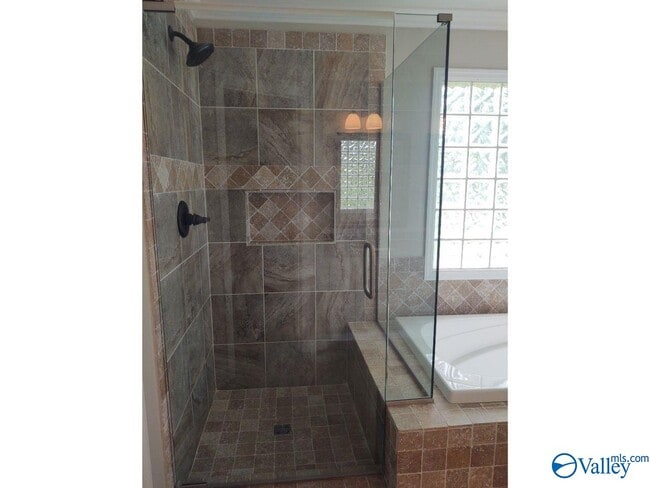 Building Photo - 3102 Connomara Ct SE