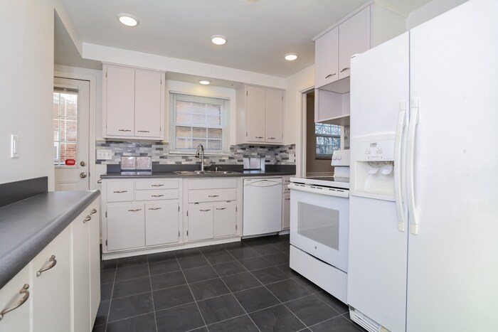Building Photo - 6259 Glade Ave