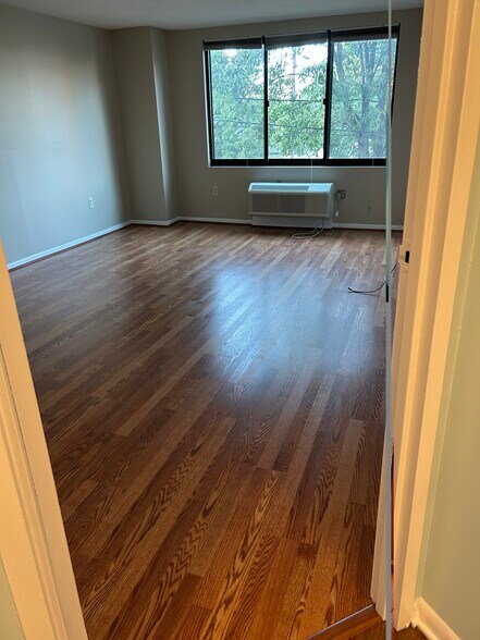 Master bedroom with new flooring - 115 Polifly Rd