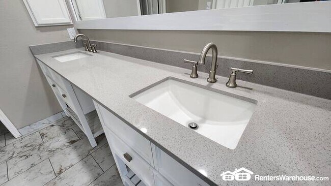 Building Photo - FOR RENT - MOVE IN READY - 3BED 2.5BATH - ...