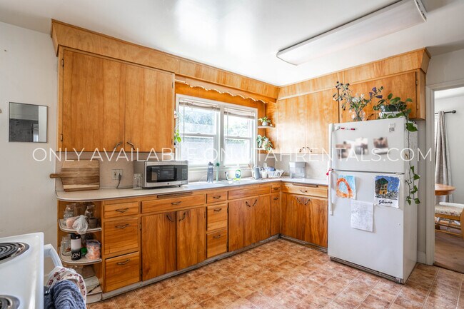 Building Photo - 545 E 400 N