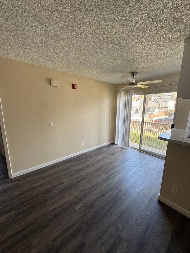 Building Photo - 4828