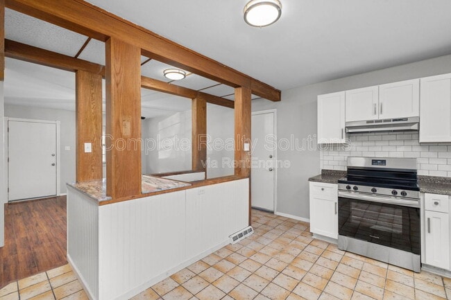 Building Photo - 10768 Runningbrook Dr