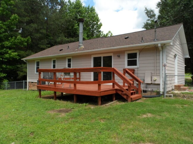 Building Photo - 419 Lakeview Rd