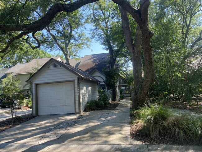 Building Photo - 3 bedroom / 2.5 bath Townhome – Spacious T...