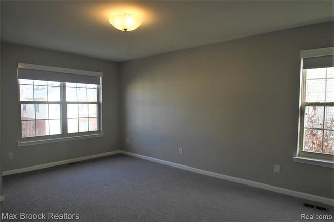 Building Photo - 3243 Camden Dr