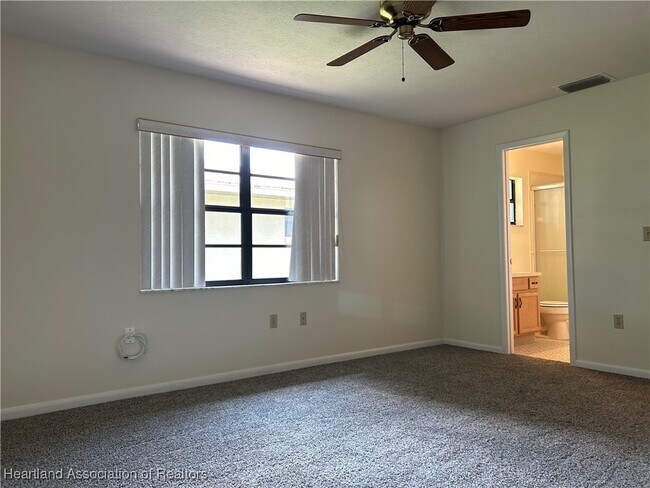 Building Photo - 310 Kite Ave