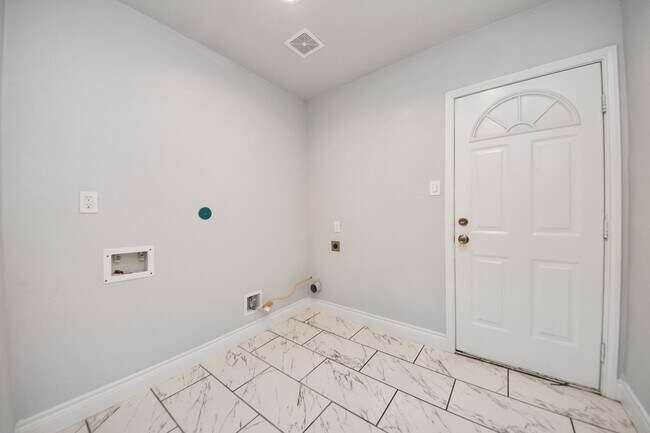Building Photo - 3541 Rebecca St