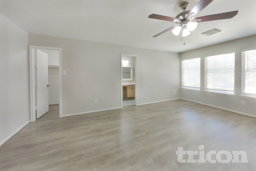 Building Photo - 12402 Grossmount Dr
