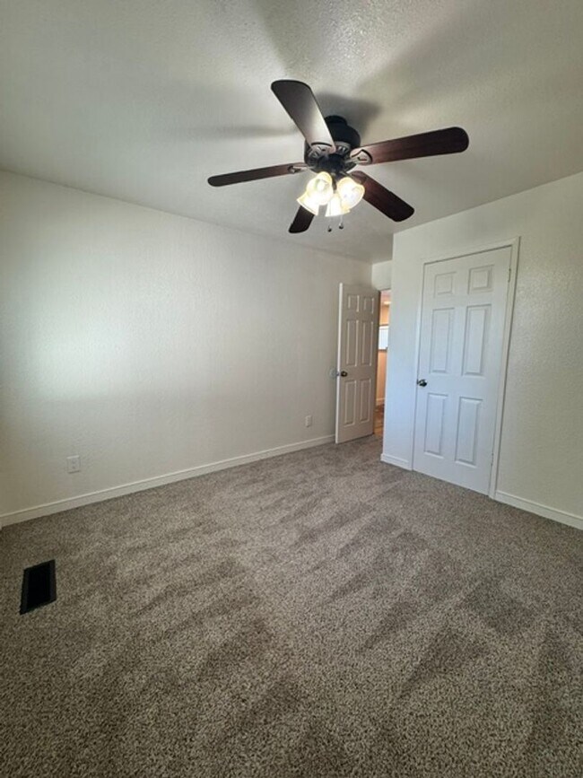 Building Photo - Beautiful 4 Bedroom 2 Bathroom Home with Solar!