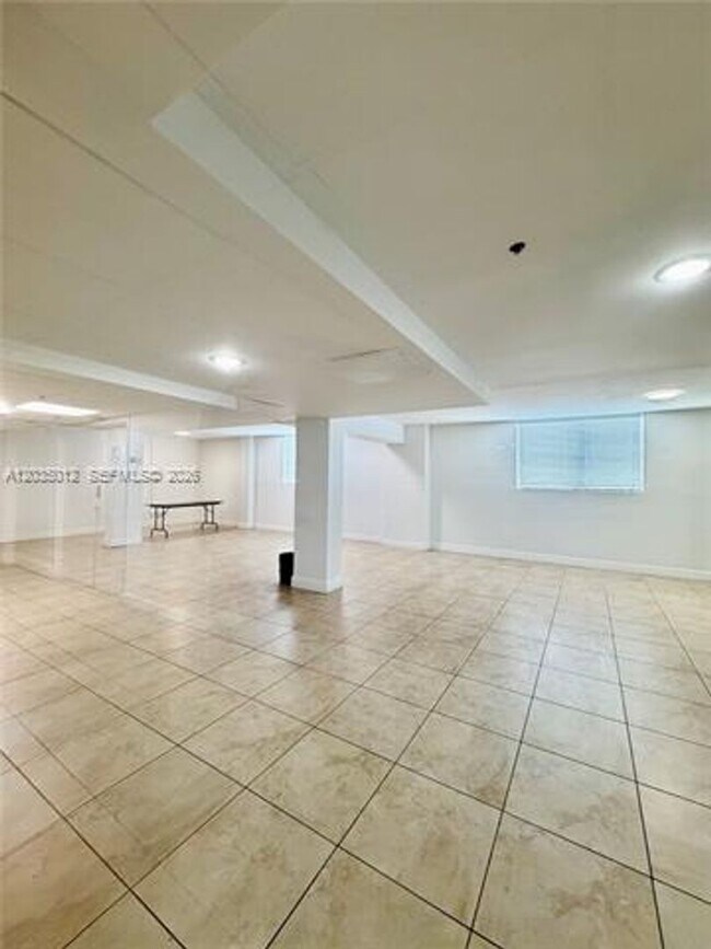 Building Photo - 7501 E Treasure Dr