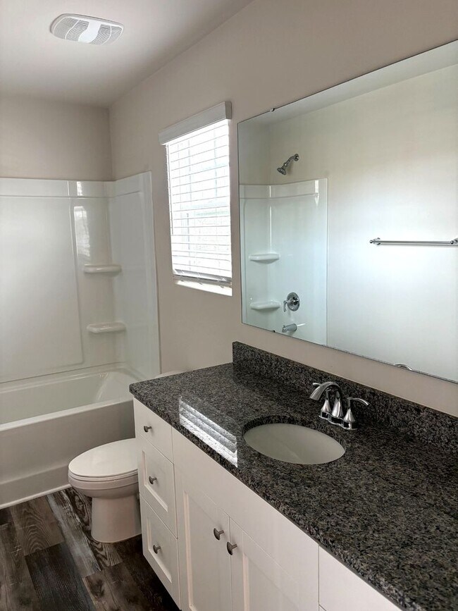 Building Photo - Brand New End-Unit Townhome | 3 BR/2.5BA | 1-Car Garage | Near Downtown Mooresville