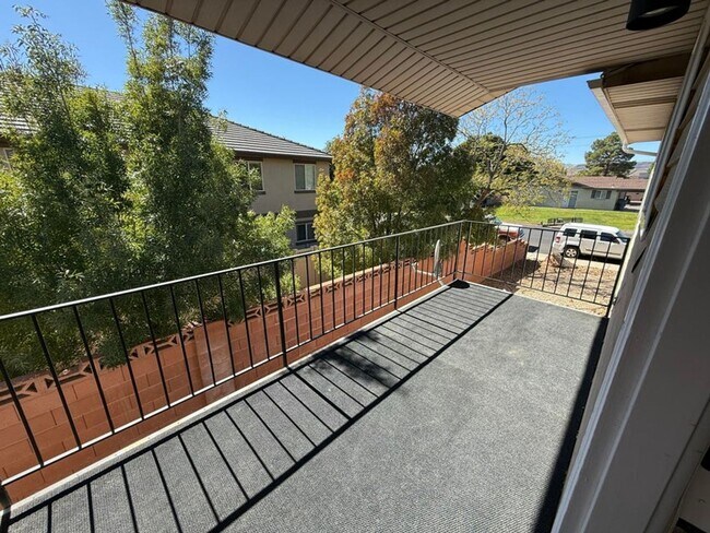 Building Photo - Gorgeous Remodeled 3 Bedroom Home in St. George!