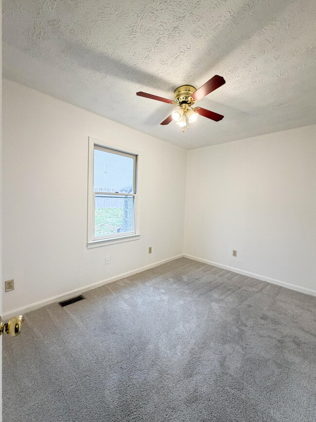 Building Photo - 352 Chase Pl