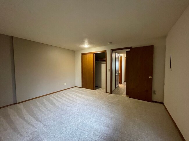 Building Photo - 2Bd/2Ba Unit Located in a Lovely Private Neighborhood in Happy Valley ~ Detached Garage, Washer &...