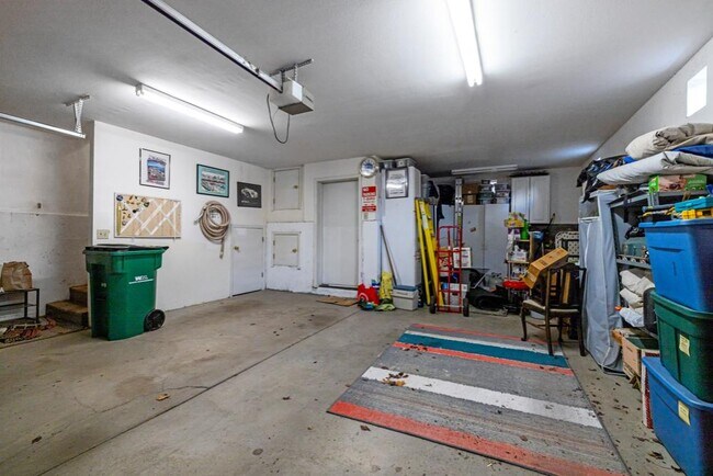 Building Photo - 5663 Basin View Dr