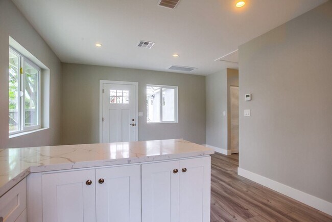 Building Photo - 3266 Eureka Pl