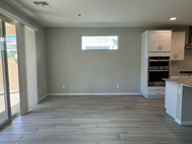 Building Photo - 3539 E Louise Dr