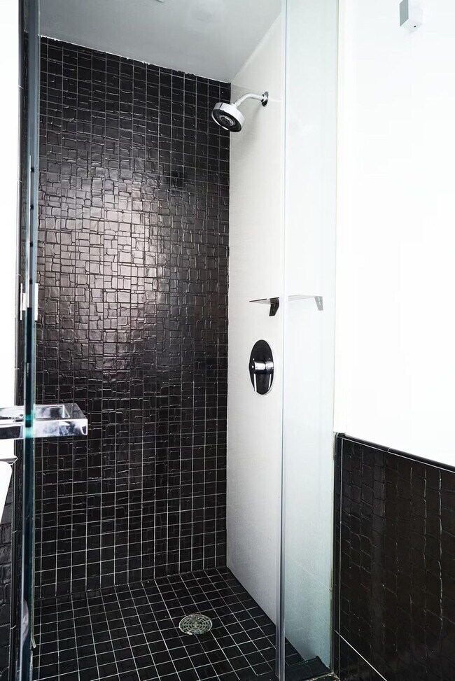 Building Photo - 76 Trinity Pl