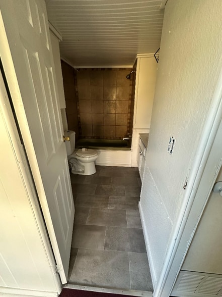 Building Photo - 2825 SE 14th St