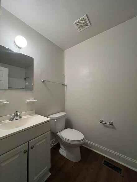 Building Photo - 1804 Alpine Dr