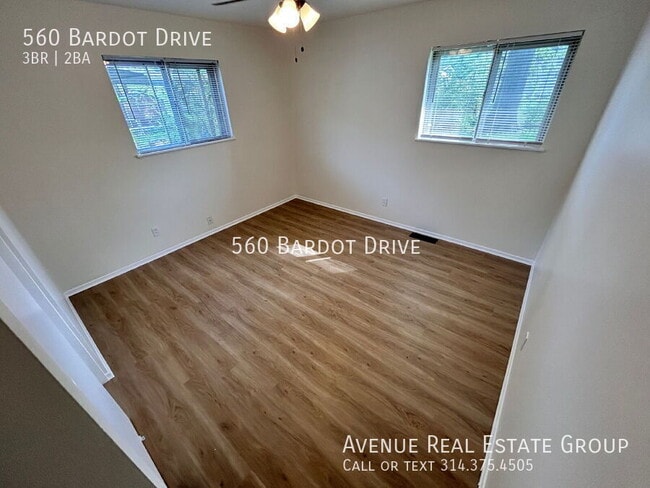 Building Photo - 560 Bardot Dr
