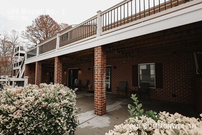 Building Photo - 589 Moore Rd