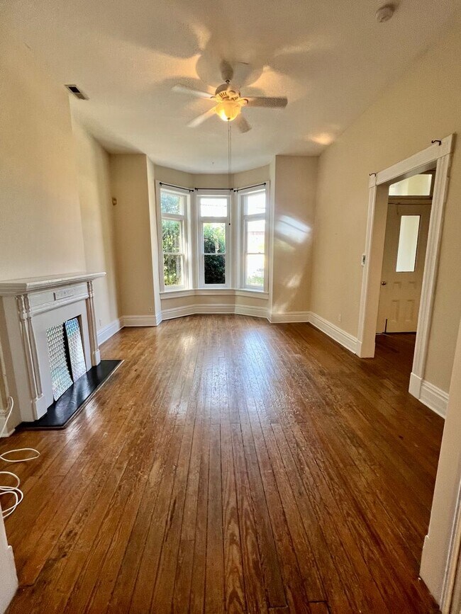 Building Photo - 212 W Main St