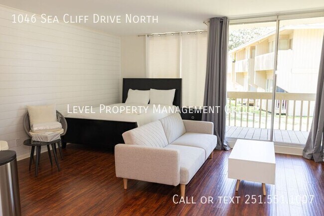 Building Photo - 1046 Sea Cliff Dr N
