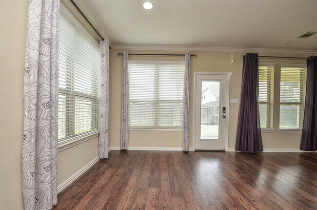 Building Photo - 6523 Point Hollow Ln