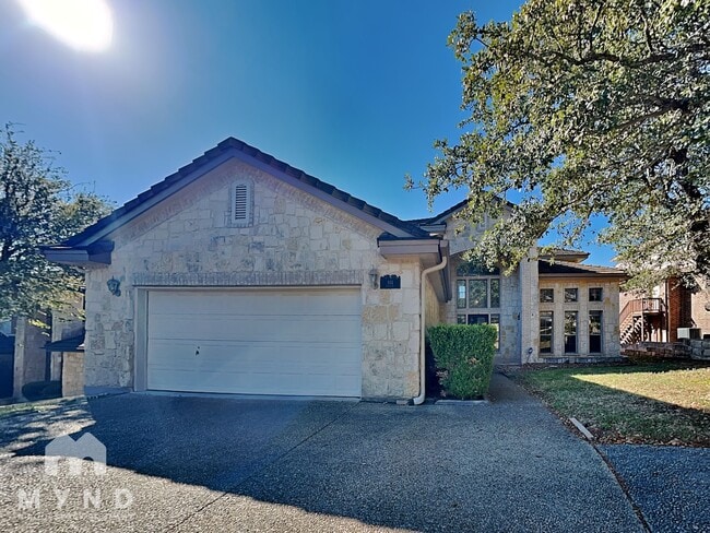 Building Photo - 914 Almadin