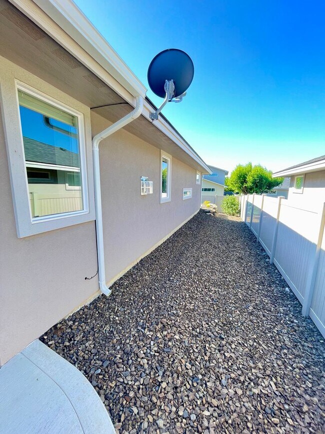 Building Photo - Flexible Living in North Ellensburg