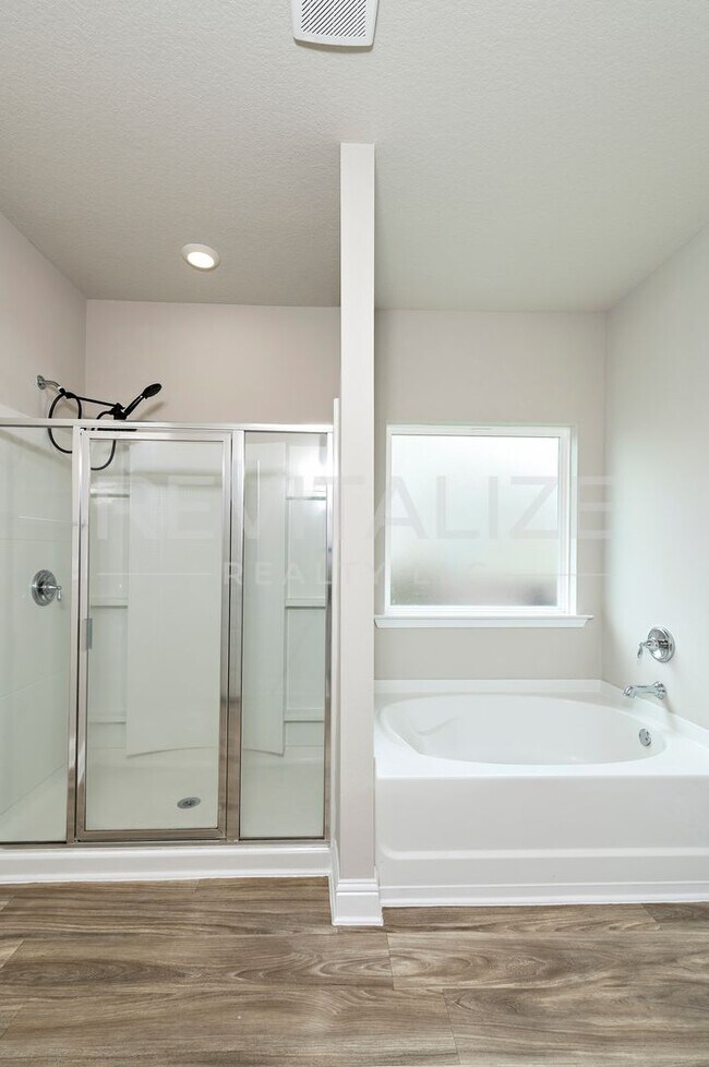Building Photo - 12941 Sanderling Lp