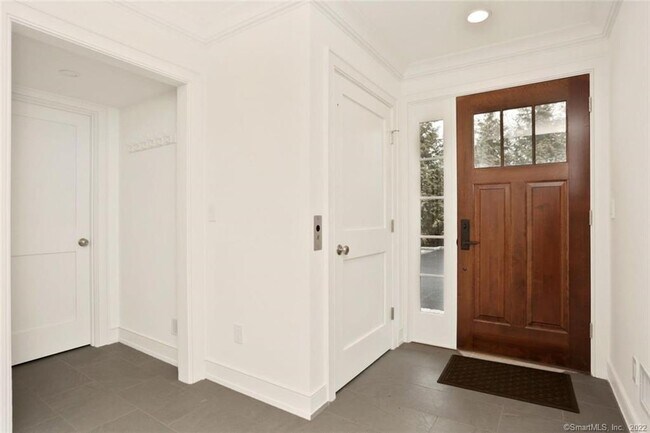 Building Photo - 50 Oak St