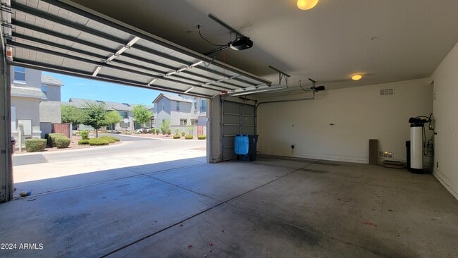 Building Photo - 20698 W Legend Trail