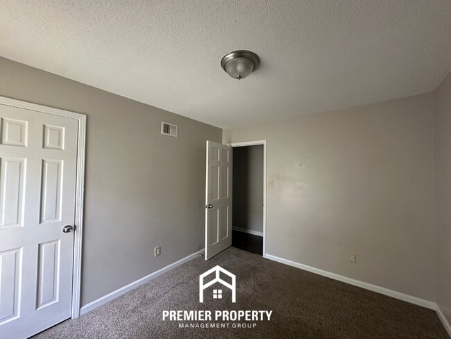Building Photo - Gorgeous 4BR/2BA Bartlett Home with Brick Fireplace & Spacious Fenced Yard!