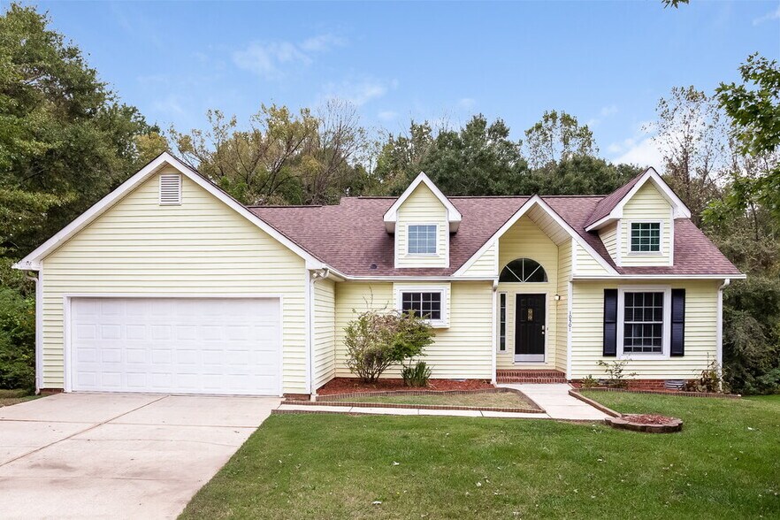 Primary Photo - 10501 Southern Oak Ct