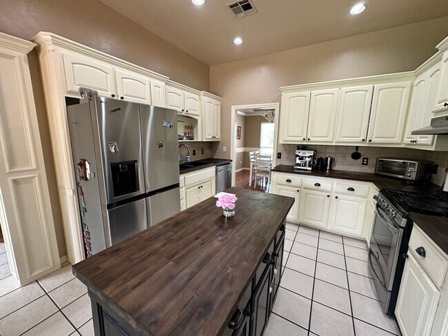 Building Photo - FOR RENT: Charming 4-Bedroom, 2-Bath Home ...