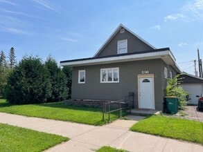 Building Photo - 3BR, 1.5 Bath Single Family Home - Brainer...
