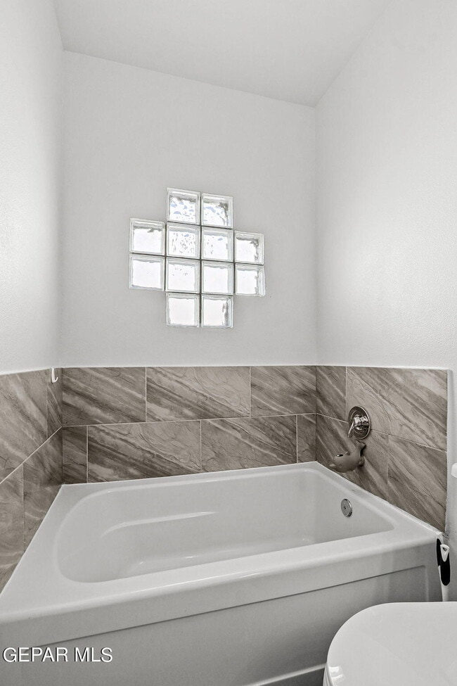 Building Photo - 14852 Jack White Ave