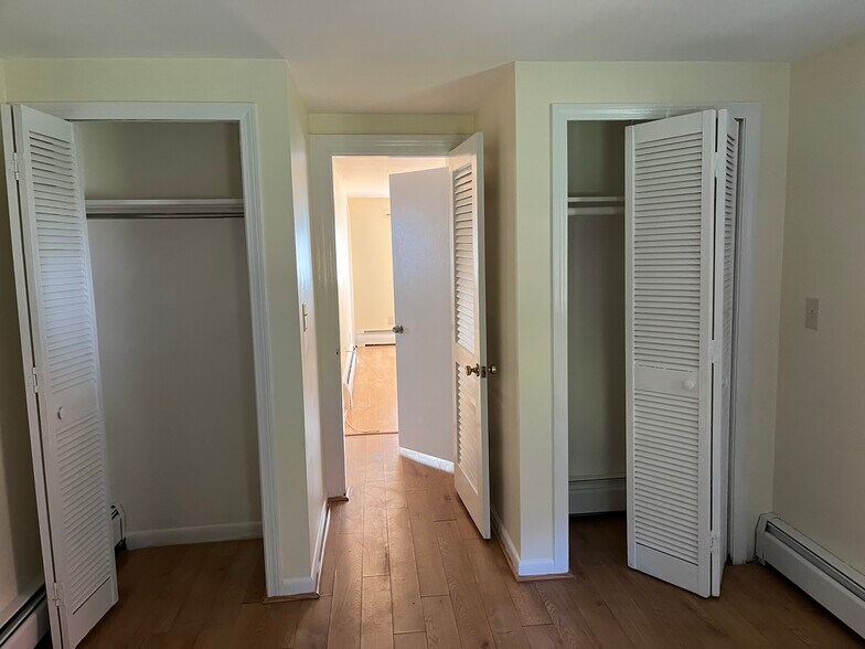 Building Photo - 31 Bridge St