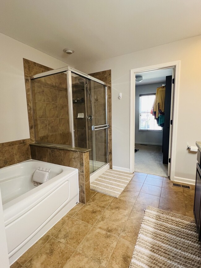 Building Photo - 9632 Schaffner Dr
